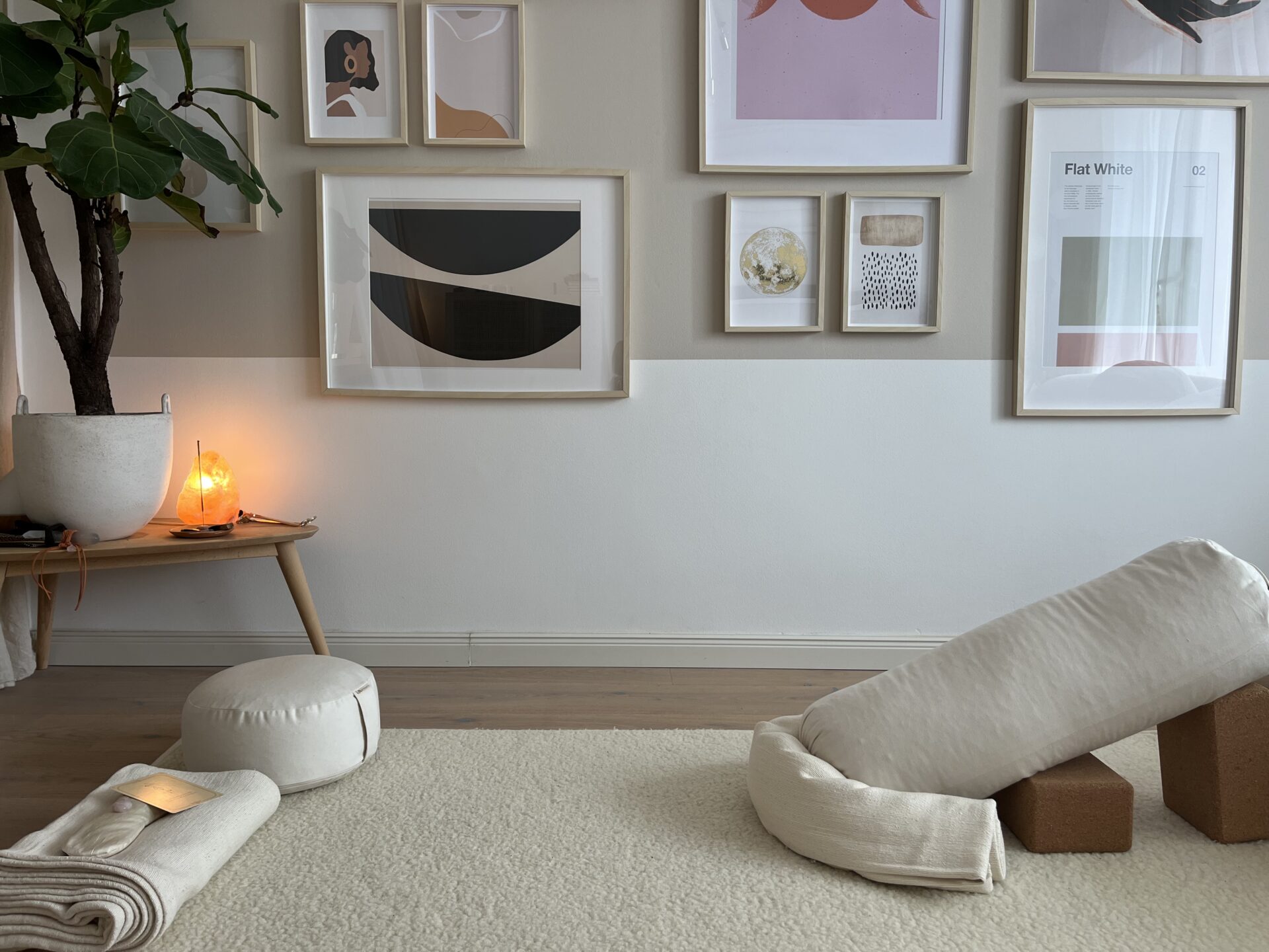Moonlala Yin & Restorative Ausbildung Hamburg, Sound Bath Training mit Crystal Sining Bowls