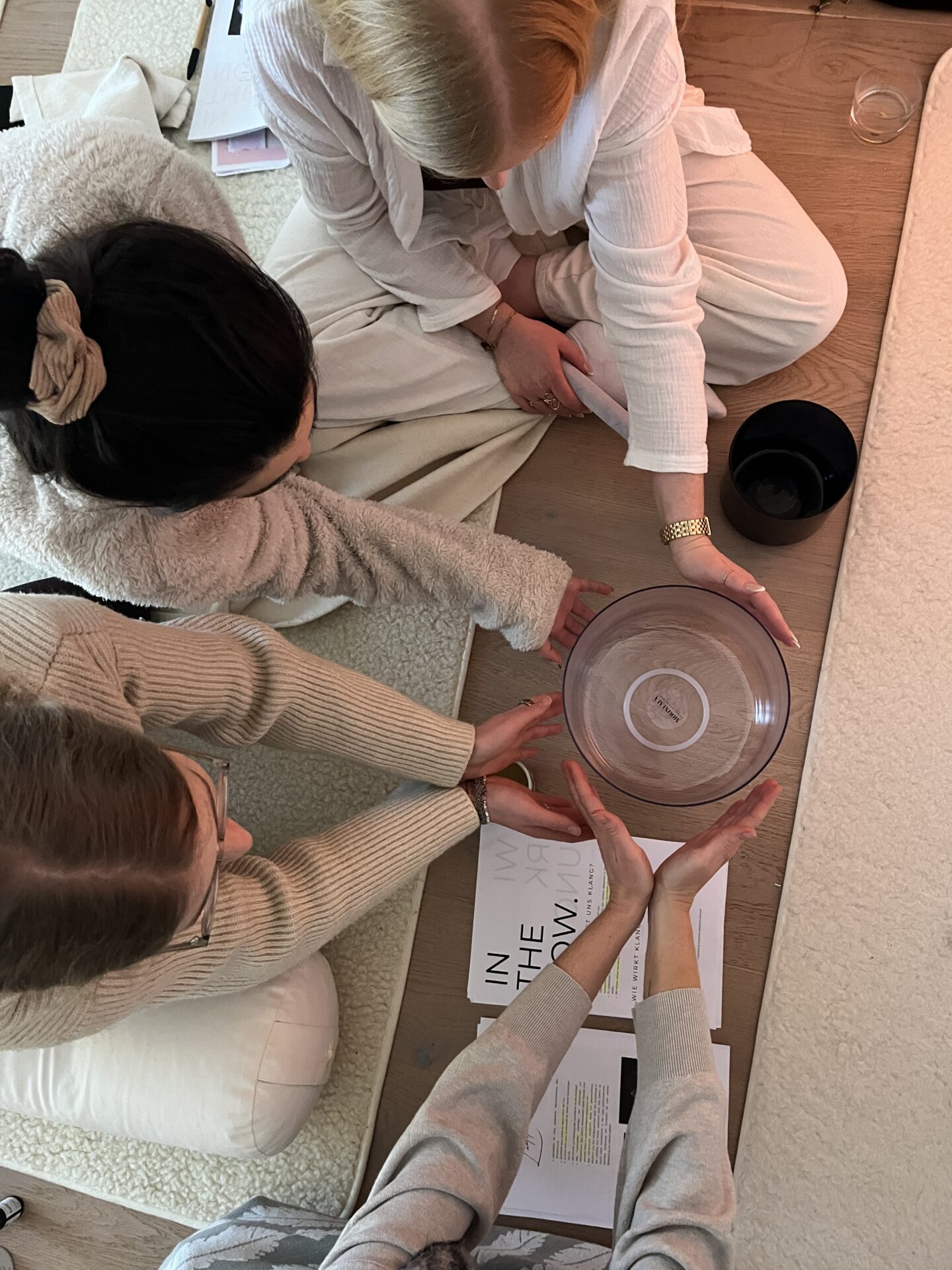 Moonlala Crystal Singing Bowls, Sound Healing, Yoga und Sound Training Ausbildung, Sound Practitioner, YYT, Yoga teacher Training